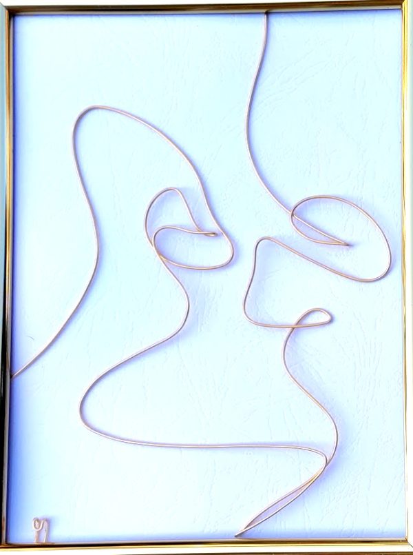 Sarut minimalist - Tablou in fir continuu de sarma